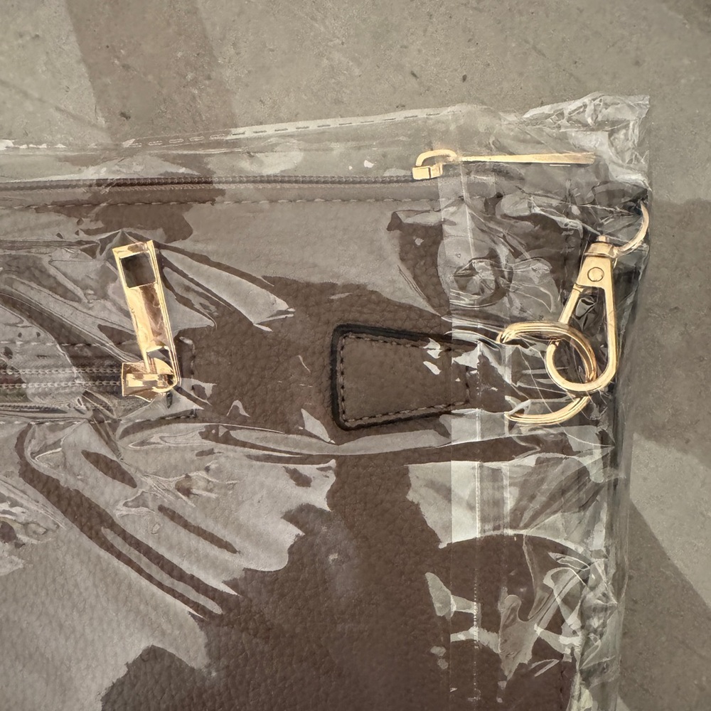 BRAND NEW! GUESS Zip Clutch - Picture 3 of 5